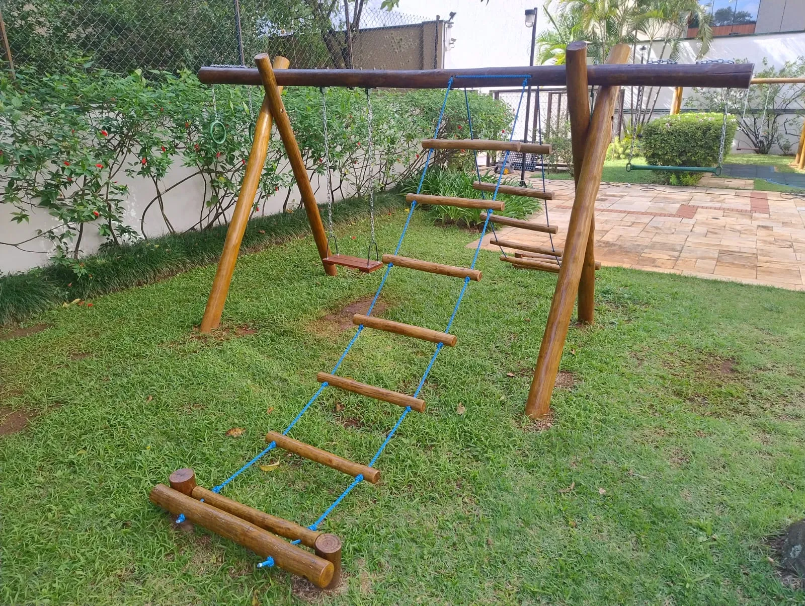 Laudo técnico de playground modular com múltiplas atividades